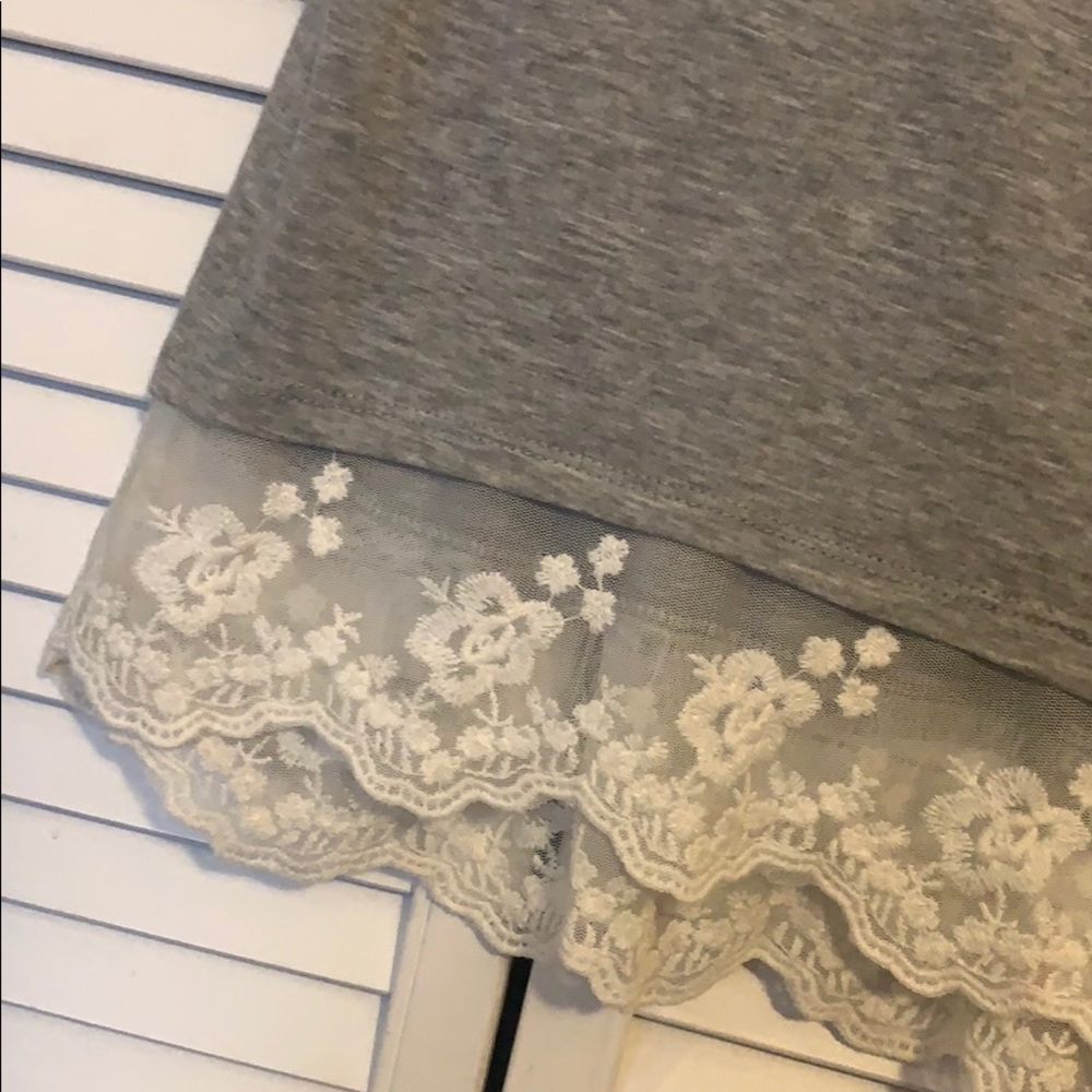 Lace tshirt! - Picture 4 of 4